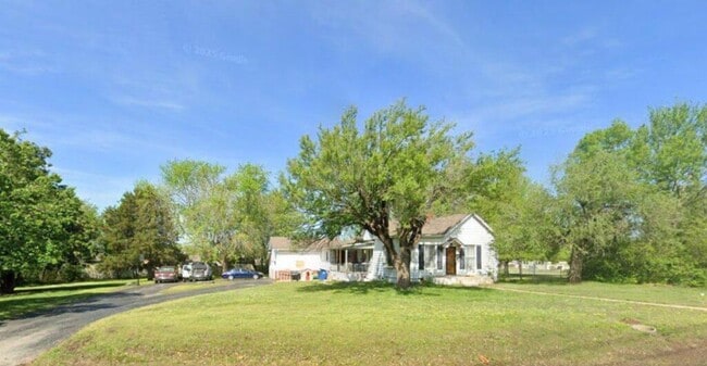 property at 1006 S Highview Ave