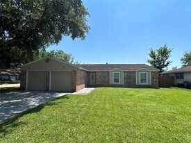 1602 Dixie Hollow St in Pearland, TX - Building Photo
