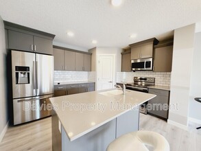 165 Cy Becker Blvd NW in Edmonton, AB - Building Photo - Building Photo