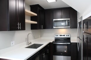 Oxnard Terrace in Van Nuys, CA - Building Photo