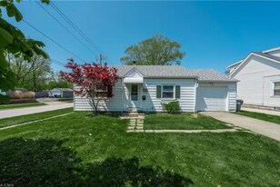 1282 Summit Dr in Mayfield Heights, OH - Building Photo