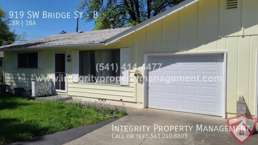919 SW Bridge St, Unit B in Grants Pass, OR - Foto de edificio