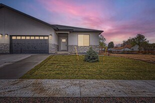 15 S Gray St in Lakewood, CO - Building Photo