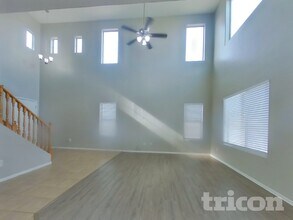 17244 W Maui Ln in Surprise, AZ - Foto de edificio - Building Photo