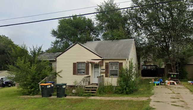 property at 3034 N Lewis Ave