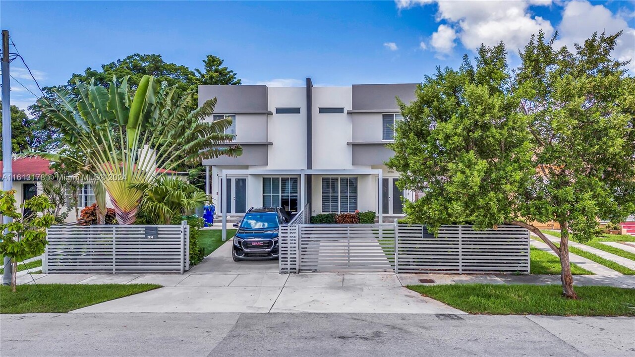 2936 SW 23rd Ter in Miami, FL - Foto de edificio