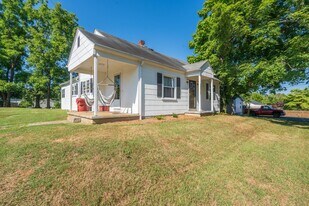 1217 Meadowview Ave in Johnson City, TN - Building Photo