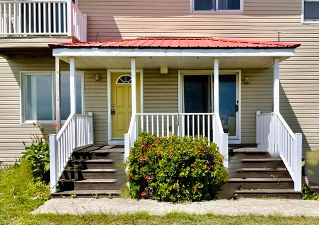 133 SE 48th St in Oak Island, NC - Building Photo