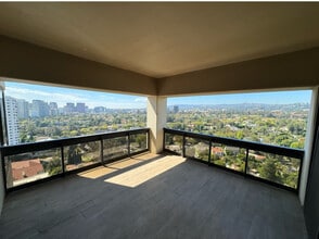10445 Wilshire Blvd, Unit 1804 in Los Angeles, CA - Building Photo - Building Photo