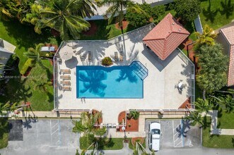 18061 SW 18th St in Miramar, FL - Building Photo - Building Photo