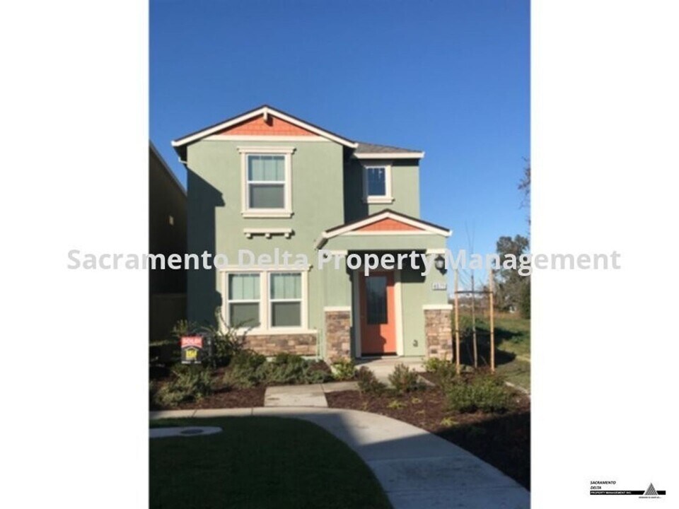 4071 Prosser St in West Sacramento, CA - Building Photo