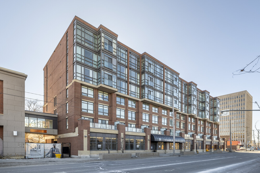 Isabella Condos in Ottawa, ON - Building Photo