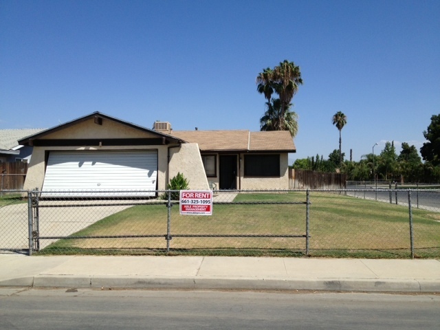 3708 Caldwell Dr in Bakersfield, CA - Building Photo