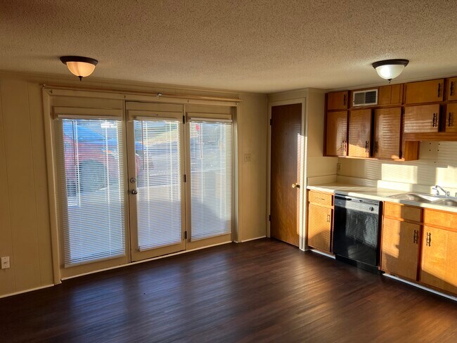 110 Lyon St in McMinnville, TN - Building Photo - Building Photo