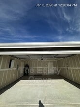 7064 W Wren Ave in Visalia, CA - Foto de edificio - Building Photo