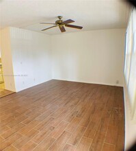 101 SW 132nd Way in Pembroke Pines, FL - Building Photo - Building Photo