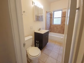 5107 N Winchester Ave, Unit 2 in Chicago, IL - Building Photo - Building Photo