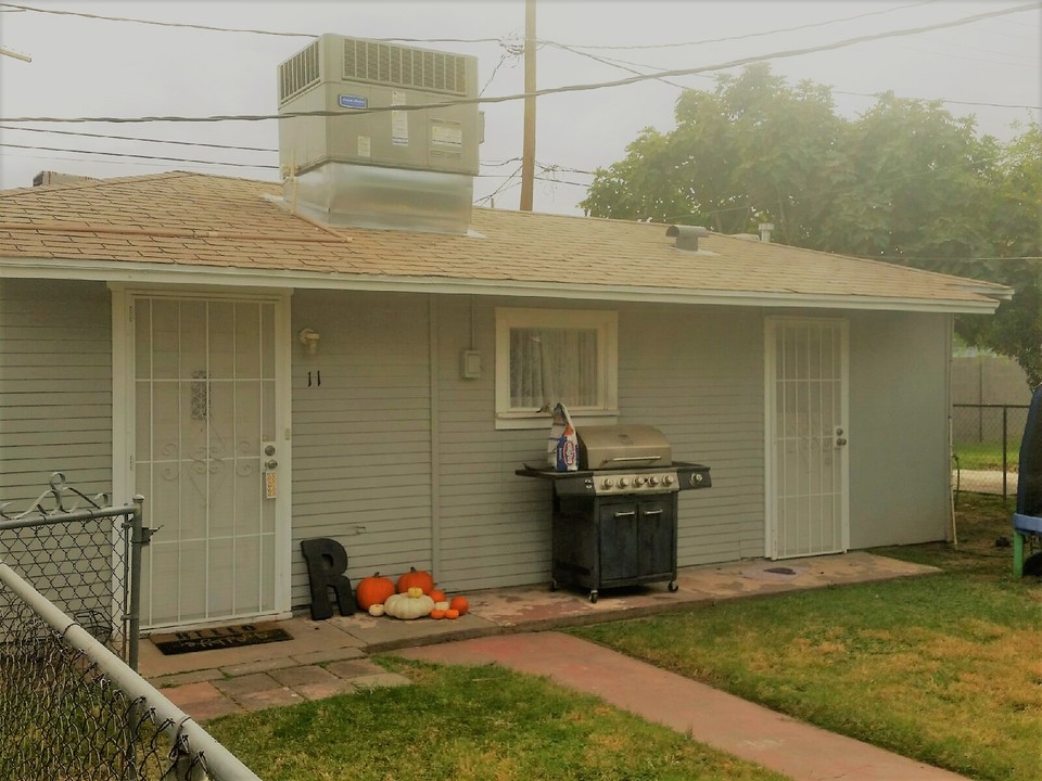 25 N Fraser Dr in Mesa, AZ - Building Photo