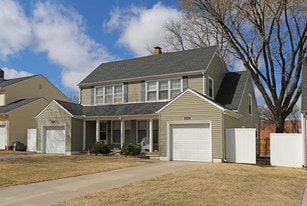 Edgemoor Townhomes in Wichita, KS - Building Photo