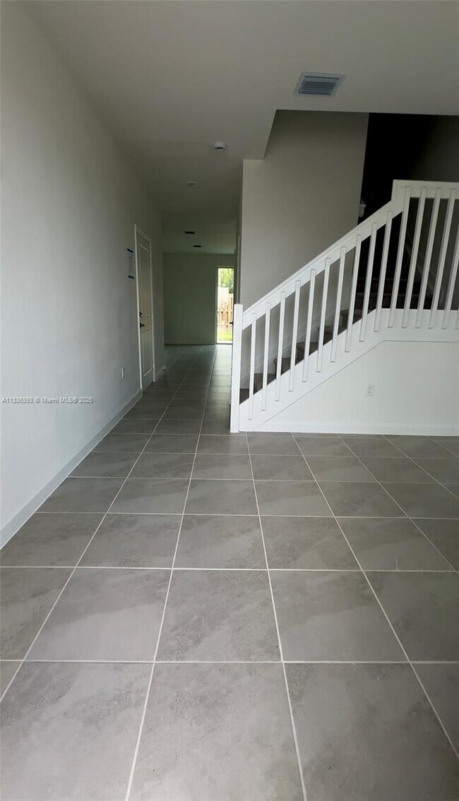 1323 SE 7th Ter in Homestead, FL - Building Photo - Building Photo