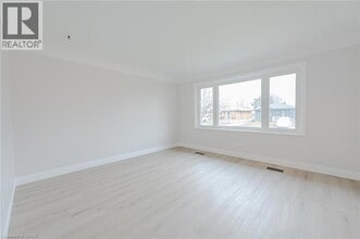 102 E 41st St in Hamilton, ON - Building Photo - Building Photo