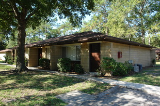 Pinewood Apartments I in Gainesville, FL - Building Photo - Building Photo