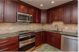 1002 Paradise Rd in Swampscott, MA - Building Photo - Building Photo