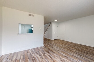 Regency Apartments in Arlington, TX - Building Photo - Interior Photo
