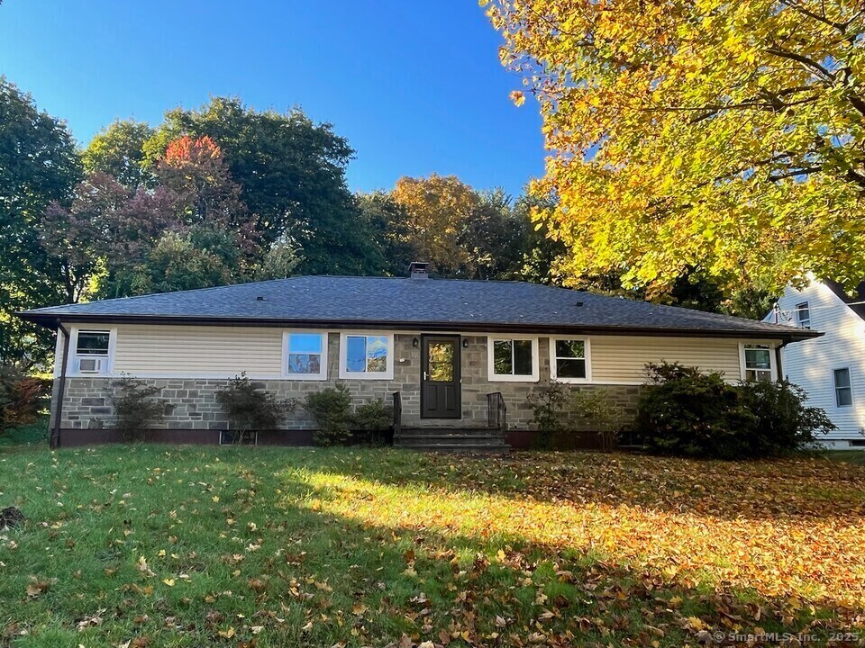 14 Fleetwood Park-Unit -B in Bethel, CT - Building Photo