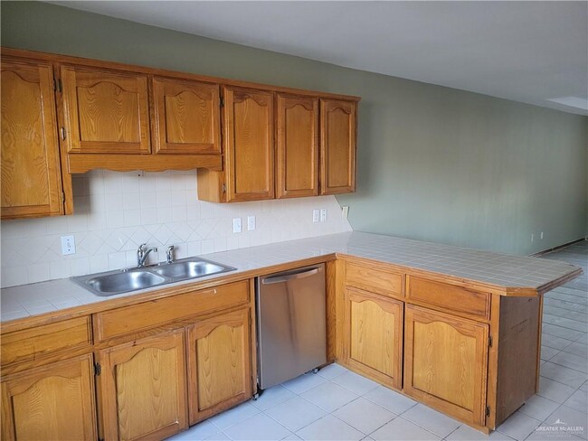 4 Fairway Dr in Mission, TX - Building Photo - Building Photo