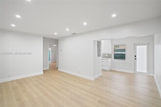 550 NE 68th St in Miami, FL - Building Photo - Building Photo