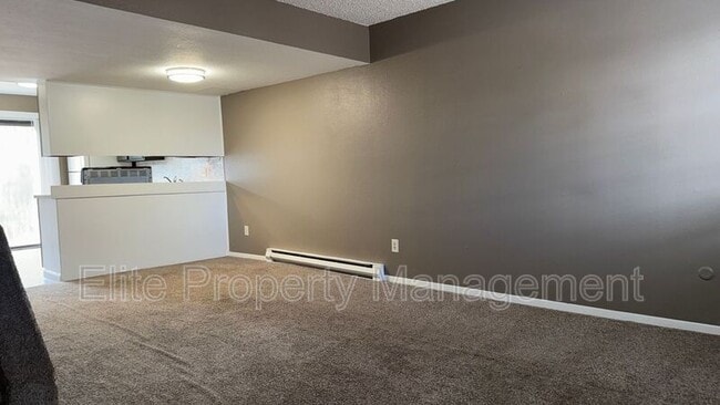 25 Royal Crest Dr in Pueblo, CO - Building Photo - Building Photo