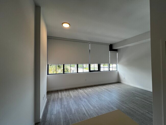 360 NW 24th St, Unit S1 in Miami, FL - Building Photo - Building Photo