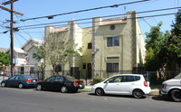 2817 San Marino St in Los Angeles, CA - Foto de edificio - Building Photo