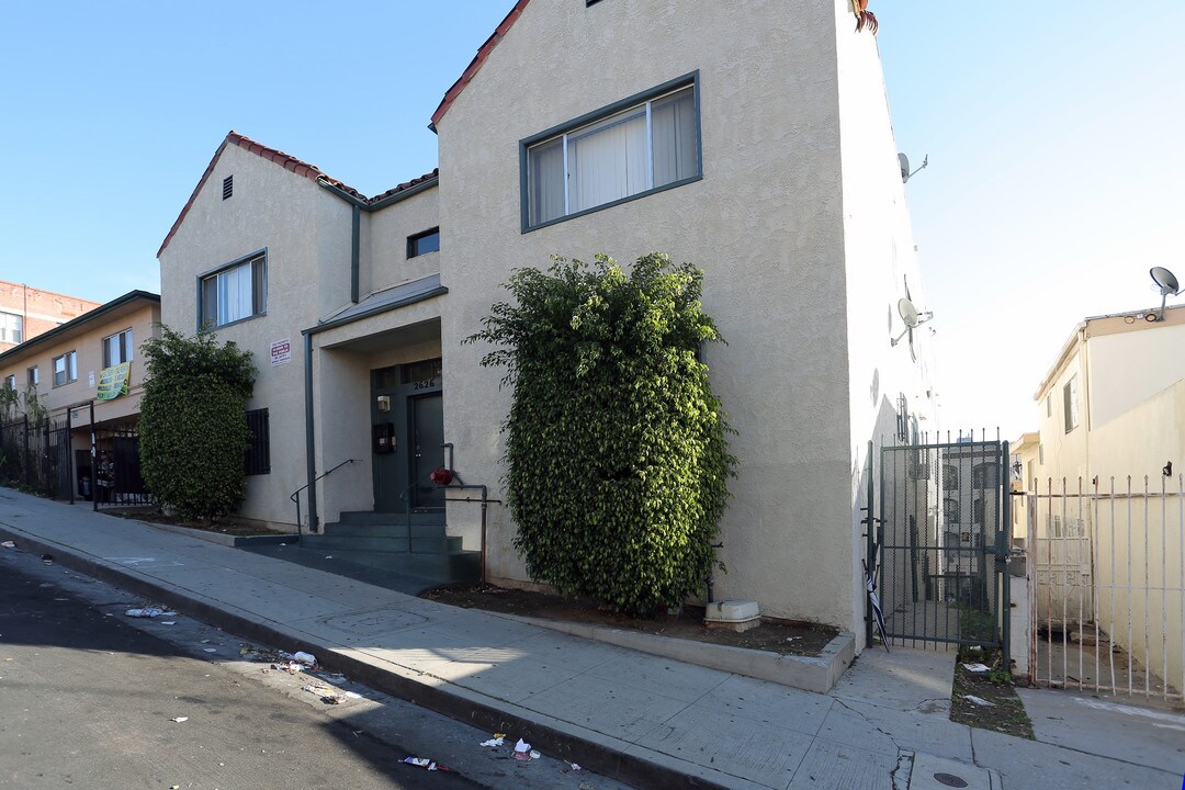 2626-2646 S Manhattan Pl in Los Angeles, CA - Building Photo