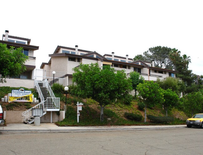 Escondido Summit Town Homes in Escondido, CA - Foto de edificio - Building Photo