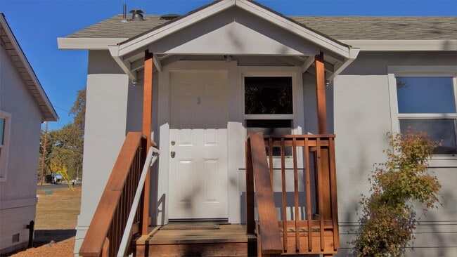 4550 Lakeshore Blvd in Lakeport, CA - Building Photo - Building Photo