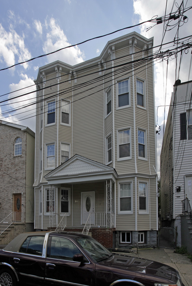 203 Armstrong Ave in Jersey City, NJ - Foto de edificio - Building Photo