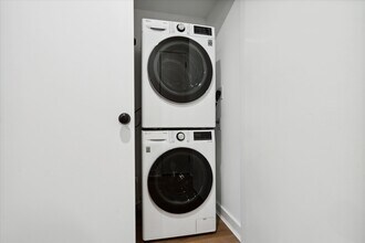 1951 Point Breeze Avenue in Philadelphia, PA - Foto de edificio - Interior Photo