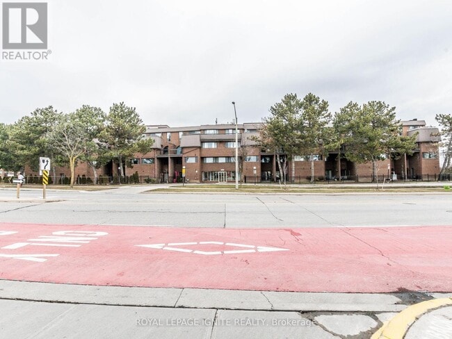 3455 Morning Star Dr in Mississauga, ON - Building Photo - Building Photo