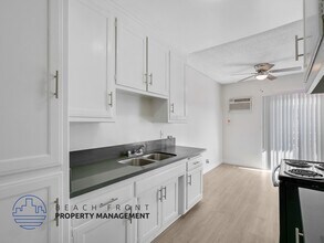 1026 Larch St. in Inglewood, CA - Building Photo - Building Photo