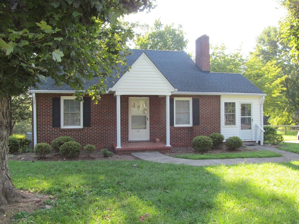 1826 Polo Rd in Winston-Salem, NC - Building Photo