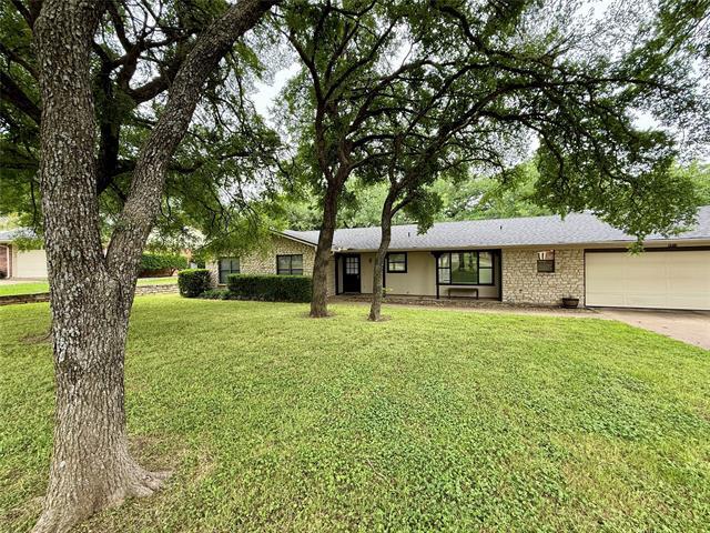 4011 Fairway Dr in Granbury, TX - Building Photo
