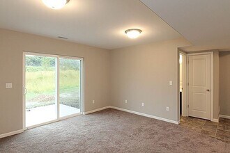 1017 Manitou Trail in Iowa City, IA - Building Photo - Building Photo