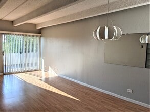 1888 S Jackson St, Unit 405 in Denver, CO - Building Photo - Building Photo