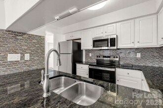 402 Sweetgum Dr in Fort Mill, SC - Building Photo - Building Photo