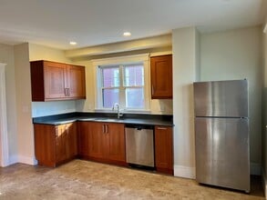 200 Larch Rd, Unit 1 in Cambridge, MA - Building Photo - Building Photo