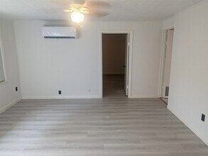 1112 Ave M 1/2, Unit 2 in Galveston, TX - Building Photo - Building Photo