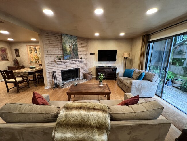 1833 11th St, Unit Ana Rubio in Santa Monica, CA - Building Photo - Building Photo