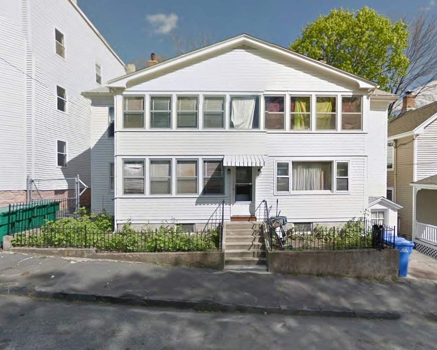 32 Taylor St in Waterbury, CT - Building Photo